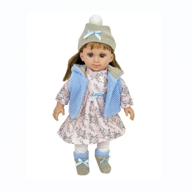 La poupée interactive Cufan de 15 pouces comprend une robe à fleurs et un bonnet gris avec un nœud bleu.