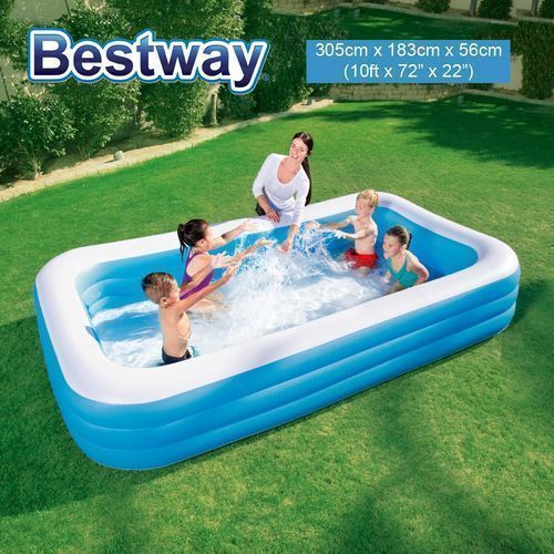 La piscine familiale rectangulaire bleue Bestway mesure 3,05 m x 1,83 m x 56 cm et possède de larges parois latérales pour une meilleure stabilité.
