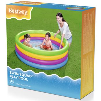 La piscine de jeu Bestway Swim Squad présente un design coloré à 3 anneaux et mesure \(1,57 \text{ m} \times 46 \text{ cm}\)