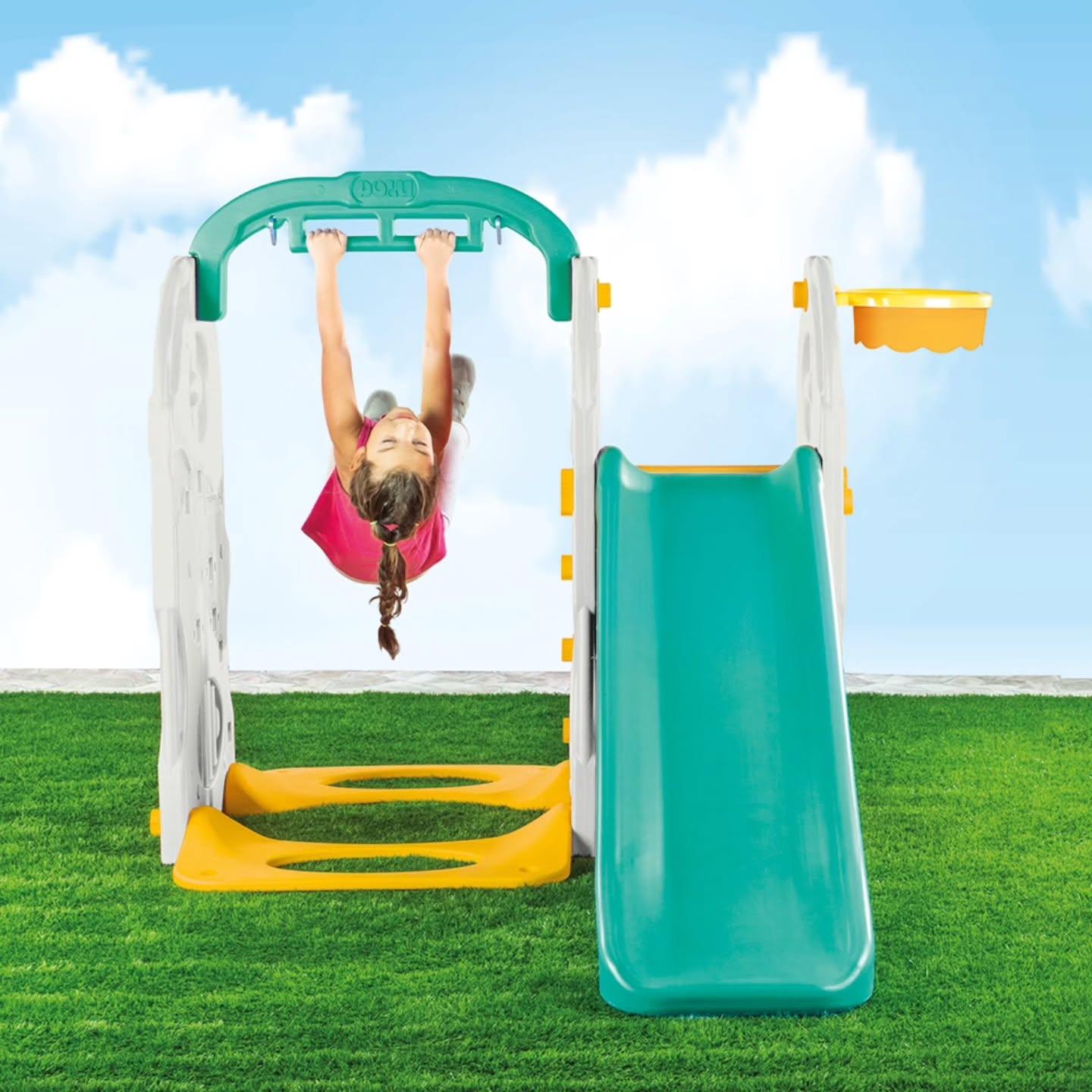 Cet ensemble de jeux de jardin DOLU 4 en 1 pour enfants comprend un toboggan bleu, une balançoire et une structure d'escalade aux couleurs vives.