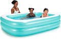 La piscine familiale rectangulaire Bestway Teal est fabriquée en vinyle durable et se gonfle rapidement.