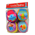 ensemble de quatre balles douces et pelucheuses « Baby Toys Set » conçues pour le développement sensoriel.