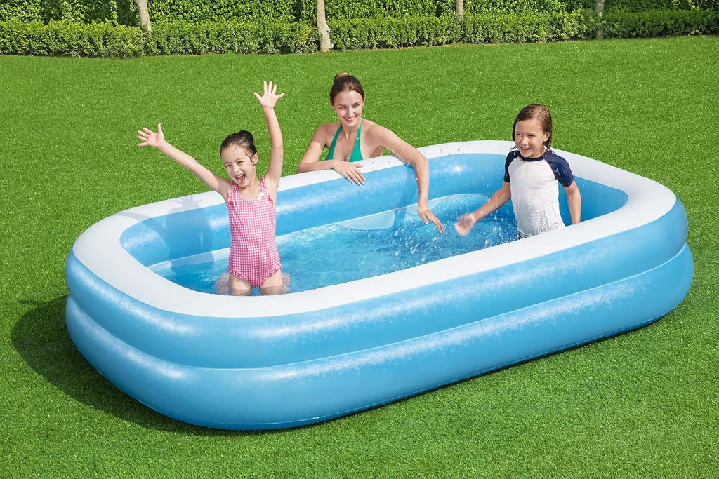 La piscine familiale rectangulaire bleue Bestway mesure 2,62 m x 1,75 m x 51 cm et est fabriquée en vinyle résistant avec de larges parois latérales pour une meilleure stabilité.