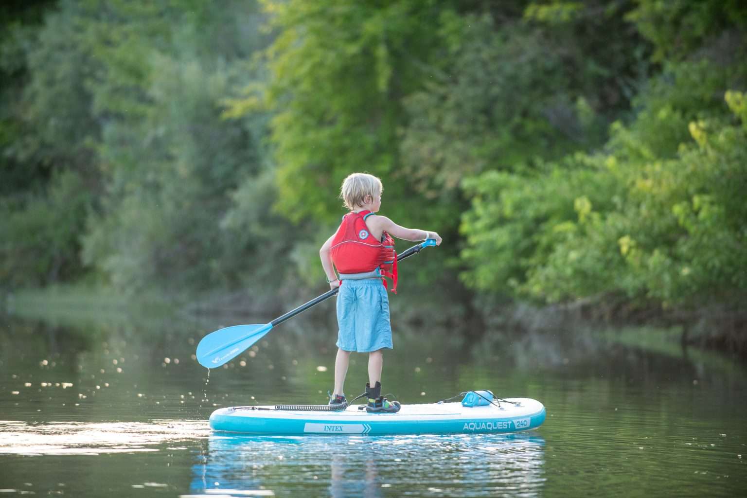 Paddle Gonflable Intex AquaQuest 240 – Pack SUP 8’ avec Pagaie, Pompe & Sac de Transport
