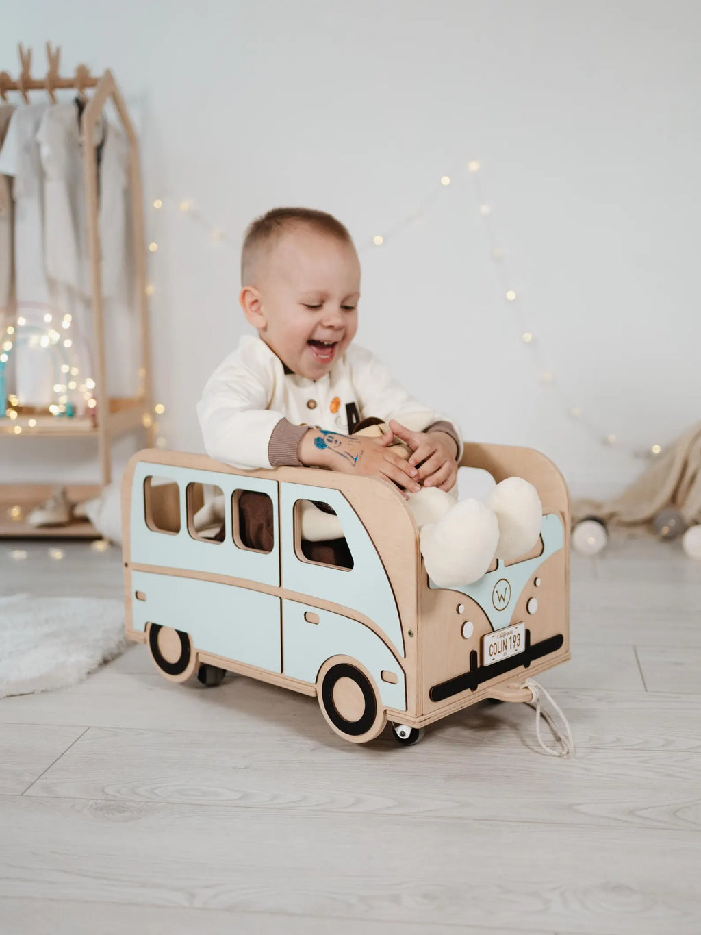 Coffre à Jouets Voiture Personnalisé – Bois Naturel & Roulettes